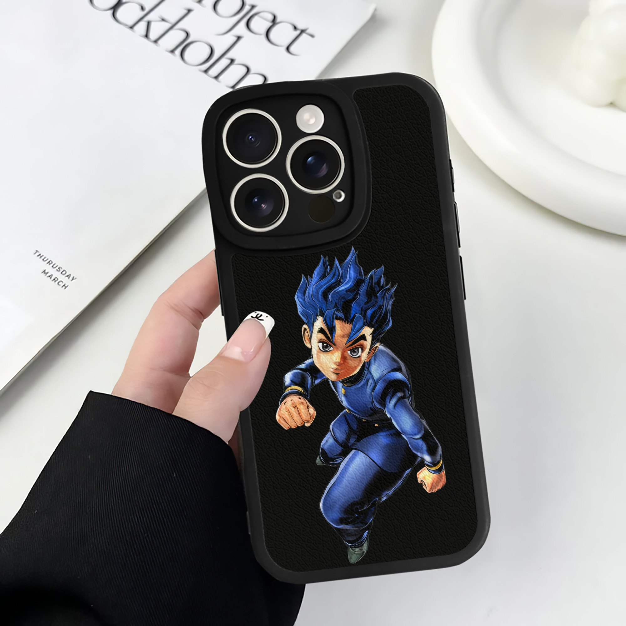 （画像用） ジョジョの奇妙な冒険 広瀨康一 JoJo's Bizarre Adventure Hirose Koichi 【iPhone 16シリーズ対応】シリコンスマホケース（レザー調） 材質：シリコン